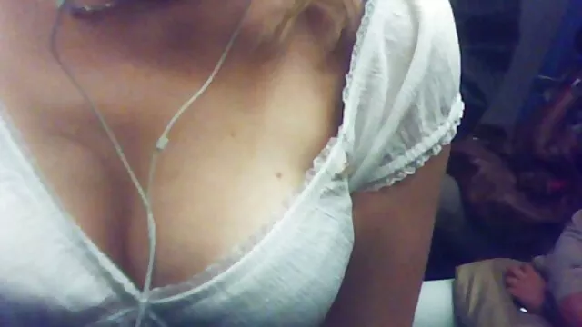 Young teen Suzie rides naineporno her pussy passionately on a hard dick
