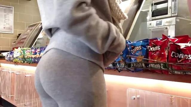 The black blanche neige film porno man clogs the mouth of a porn star with sperm