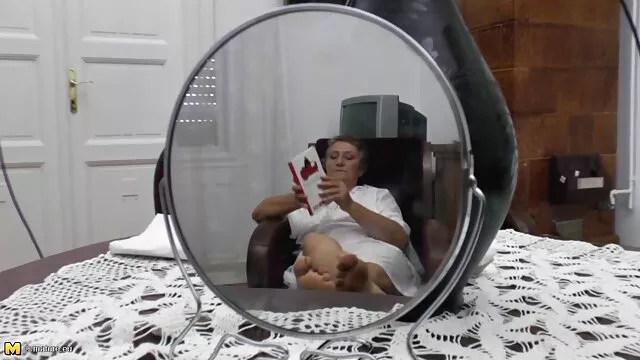 Slutty mature housewife enjoys lovers huge black sex naine phallus
