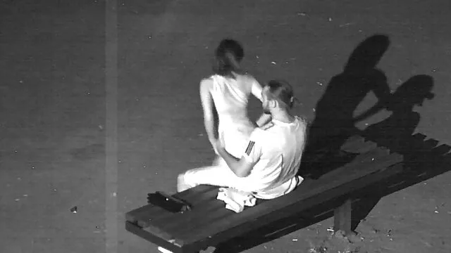 Flirty gets a thrill from sticking pantyhose in sex avec naine the vagina