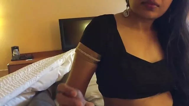 Porn star as a secretary for the old boss baisee par un nain