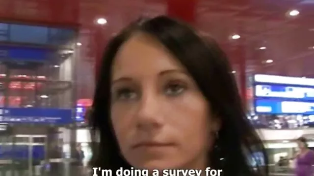 Mature wife in slutty lingerie wants a dirty fuck porno avec un nain with her husband's friends