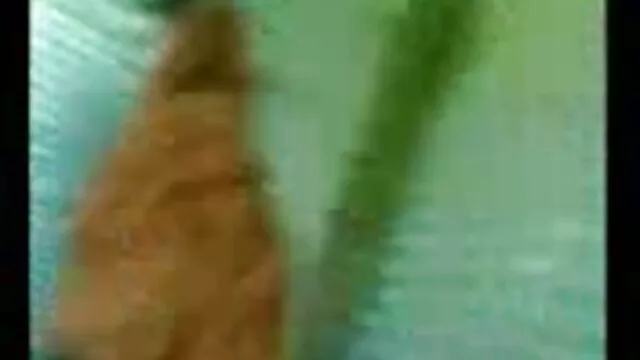 The bride sexe avec une naine and groom fight like wild rabbits after the wedding