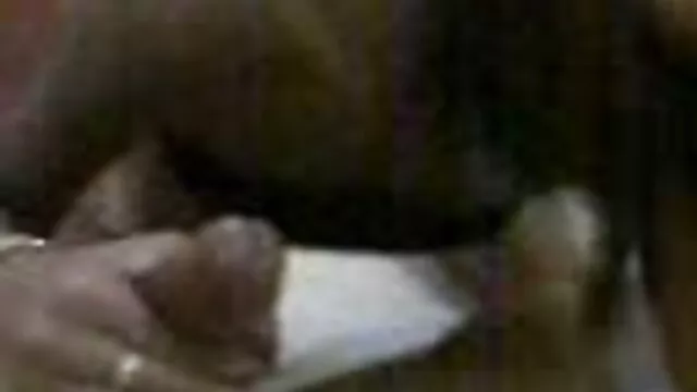 Ebony mature fucks her husband film porno avec des nains on hidden cam in bed