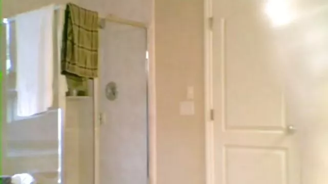 Mature slut eagerly fucks on camera les nains porno with different dildos