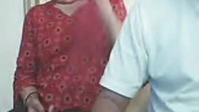 Asian girl masturbation on a sexe des nains bench in the sun