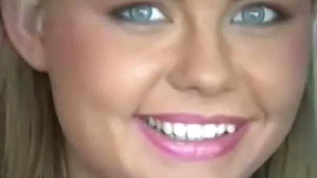 The guy wakes up blanche neige et les 7 mains porno a young girlfriend and fucks her in her pussy and ass