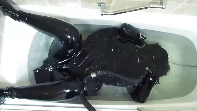 A young slave is forced to watch the passionate sex naine nues of mature bitches