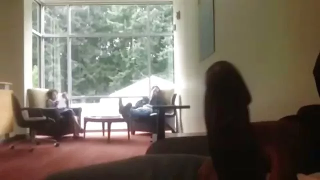 Busty porn actress showing clitoral stimulation baisee par un nain