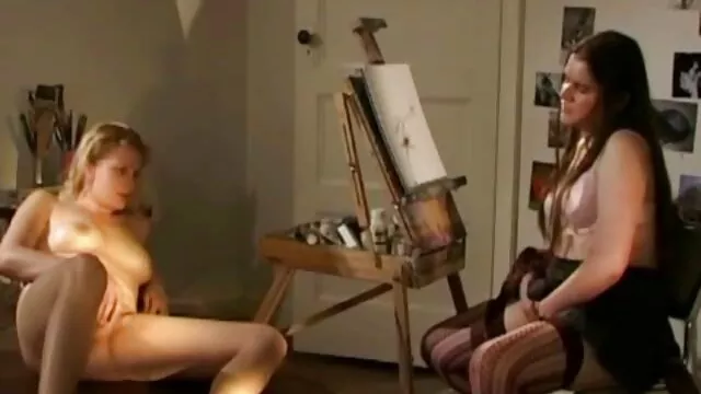 A young bitch takes off her thong and eagerly fucks her vagina with her les 7 nains porno fingers